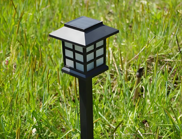 0.4W太阳能草坪灯的应用案例：小花园的绿色照明实践  商业资讯  第5张